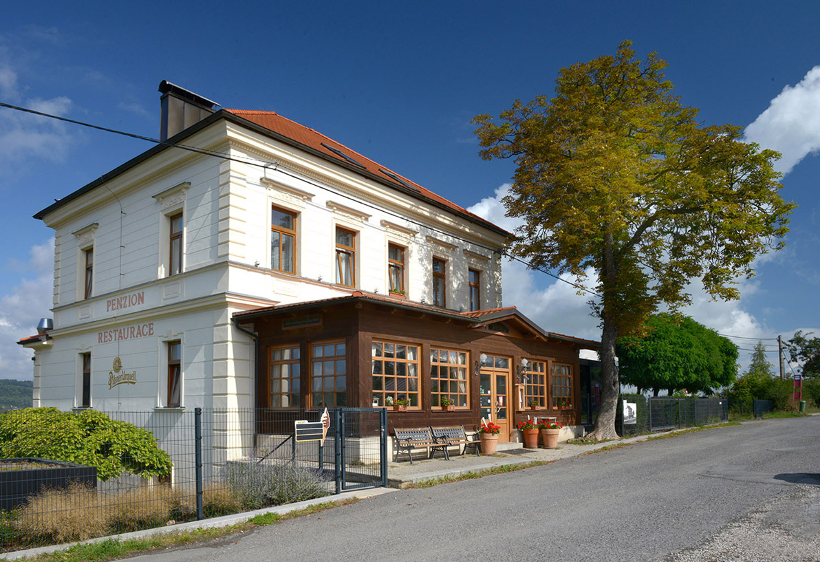 Rodinná restaurace v Mníšku pod Brdy poptává servírku, nabízí až 55 tisíc korun měsíčně